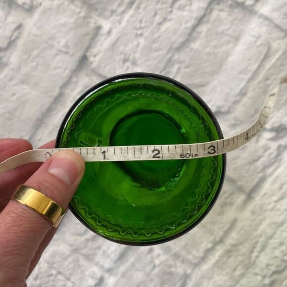 Vintage 2 glass jars one clear and one green W/lids - Picture 14 of 15